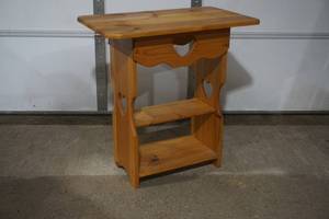 lot 25 image: side table