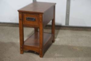 lot 26 image: side table