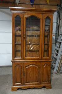 lot 32 image: China cabinet