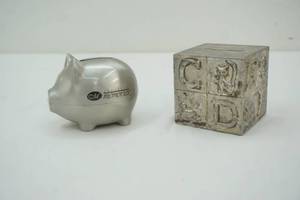 lot 39 image: coin bank