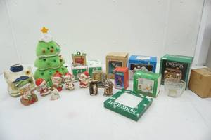 lot 67 image: Christmas decor