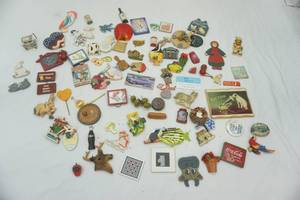 lot 83 image: refrigerator magnets