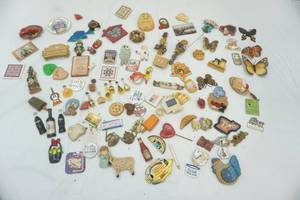 lot 84 image: refrigerator magnets