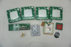 lot 99 image: Snow and Christmas lot, angel and holiday jewelry
