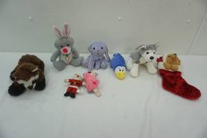 lot 105 image: Plush toys and key ring animals