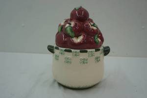 lot 106 image: Apple cookie jar container