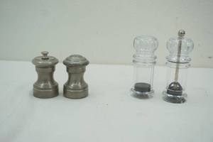 lot 112 image: Vintage and new salt and peppers
