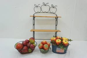 lot 113 image: Apple shelf and decor