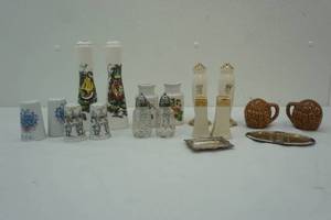 lot 117 image: Salt and pepper sets