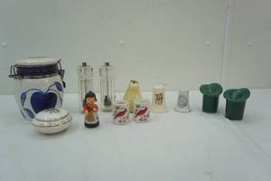 lot 118 image: Salt and pepper sets