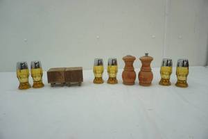 lot 119 image: Sat and pepper lot, glass and wood