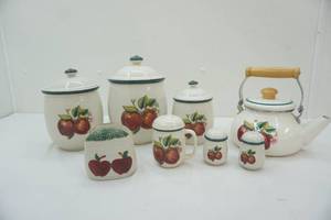 lot 125 image: Casuals ceramic cannisters and other ceramicware