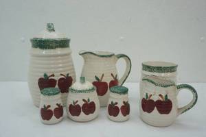 lot 126 image: Apple ceramic accessories, pitcher, cannisters, Alco Industries