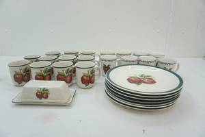 lot 127 image: Casuals plates and cups