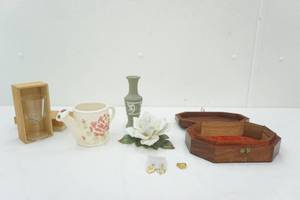 lot 134 image: Wood Jamaica jewelry box and cup holder, Roman flower figurine and other