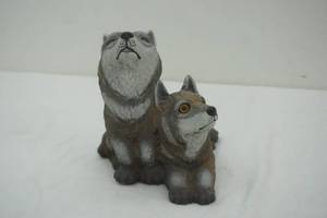 lot 136 image: Artline vintage wolf figurine