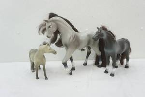 lot 141 image: Marchon Inc. horse figurine and other