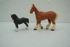 lot 145 image: Tonka Clydesdale or draft horse figurines