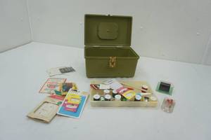 lot 173 image: sewing box