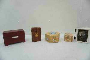 lot 174 image: keepsake boxes