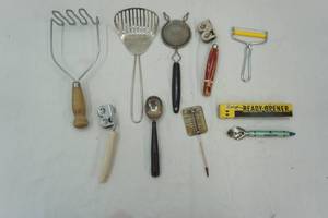 lot 180 image: kitchen ware