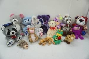 lot 184 image: large group of cuddly animals