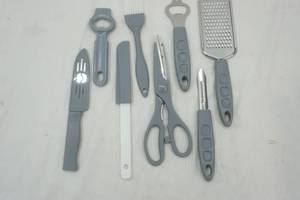 lot 187 image: kitchen utensils