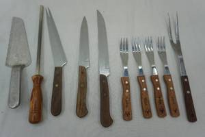 lot 211 image: kitchen utensils