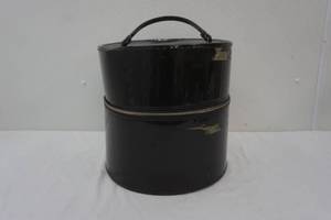 lot 214 image: hat box