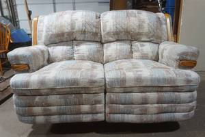 lot 6 image: love seat recliner
