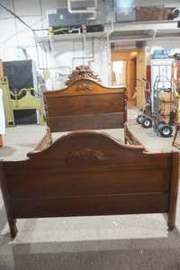 lot 7 image: antique bedroom set