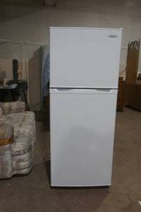 lot 8 image: refrigerator