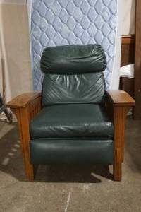 lot 10 image: Mission recliner