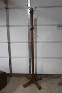 lot 11 image: coathat rack