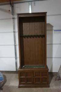 lot 13 image: gun cabinet