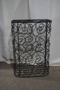 lot 16 image: laundry basket