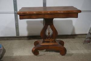lot 17 image: game table
