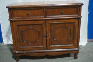 lot 19 image: cabinet