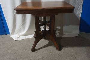 lot 22 image: occasional table