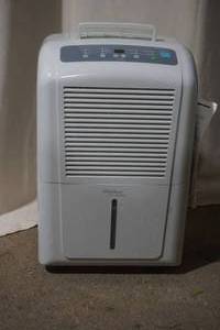 lot 23 image: dehumidifier