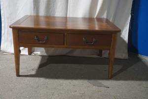 lot 25 image: coffee table