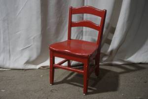 lot 26 image: childs wood chair