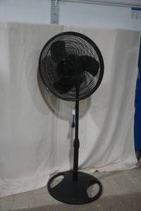 lot 28 image: floor fan