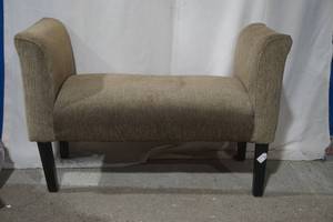lot 29 image: upholstered bench