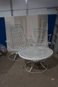 lot 38 image: patio furniture