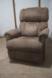 lot 47 image: recliner