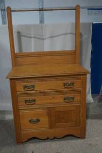 lot 49 image: antique wash stand