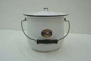 lot 52 image: enamel pot