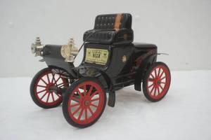 lot 56 image: Jim Beam decanter