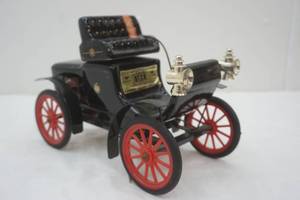 lot 57 image: Jim Beam decanter